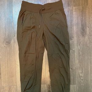 Lululemon Studio Jogger Unlined Green Size 4